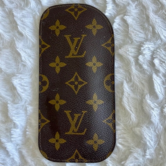 Louis Vuitton sunglass case - Picture 2 of 5